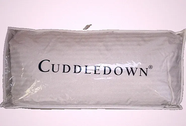 CUDDLEDOWN~700 Fill Power~Duck Down~Damask Stripe~King Pillow~Medium Density~NWT