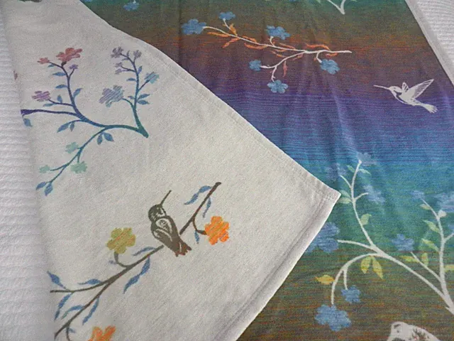 SALE VTG Cuddledown Throw, Germany, Blanket, Hummingbirds, Reversible